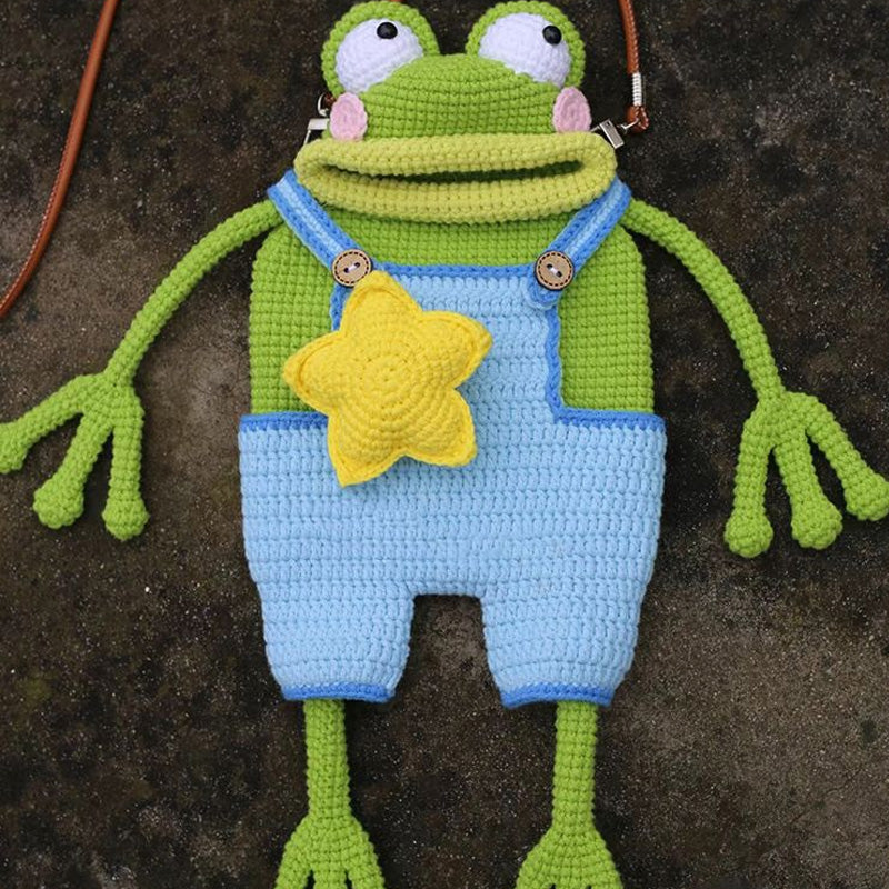 DIY-virkad axelväska med stor grodmun