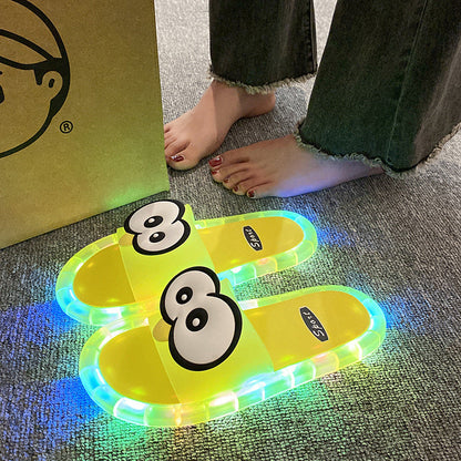 👣👣Søte tøfler med tegneseriemotiver som lyser