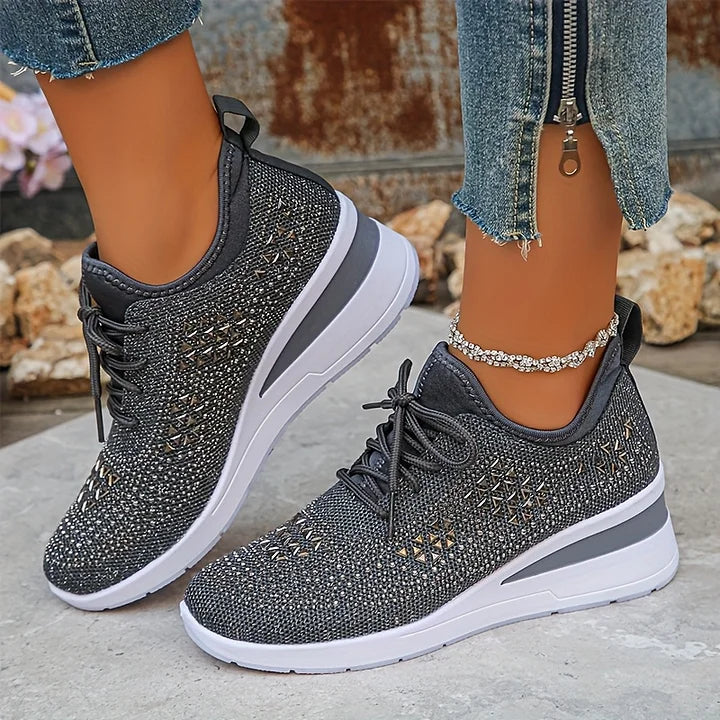 🔥Sista dagen-kampanj 50 % RABATT – Casual dammode, andningsbara korrigering sneakers med strassdekoration