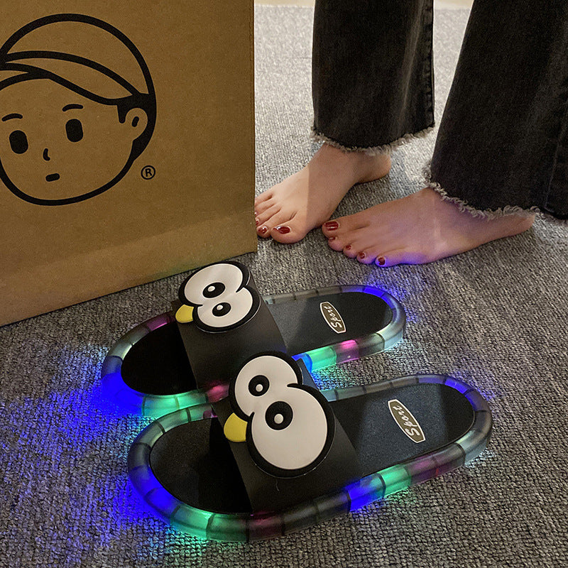 👣👣Søte tøfler med tegneseriemotiver som lyser