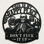 💀🍺 Morsom mannehule-dekorasjon med «This Is My Happy Place»
