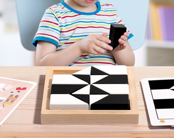 Träklossar pussel bordsspel
