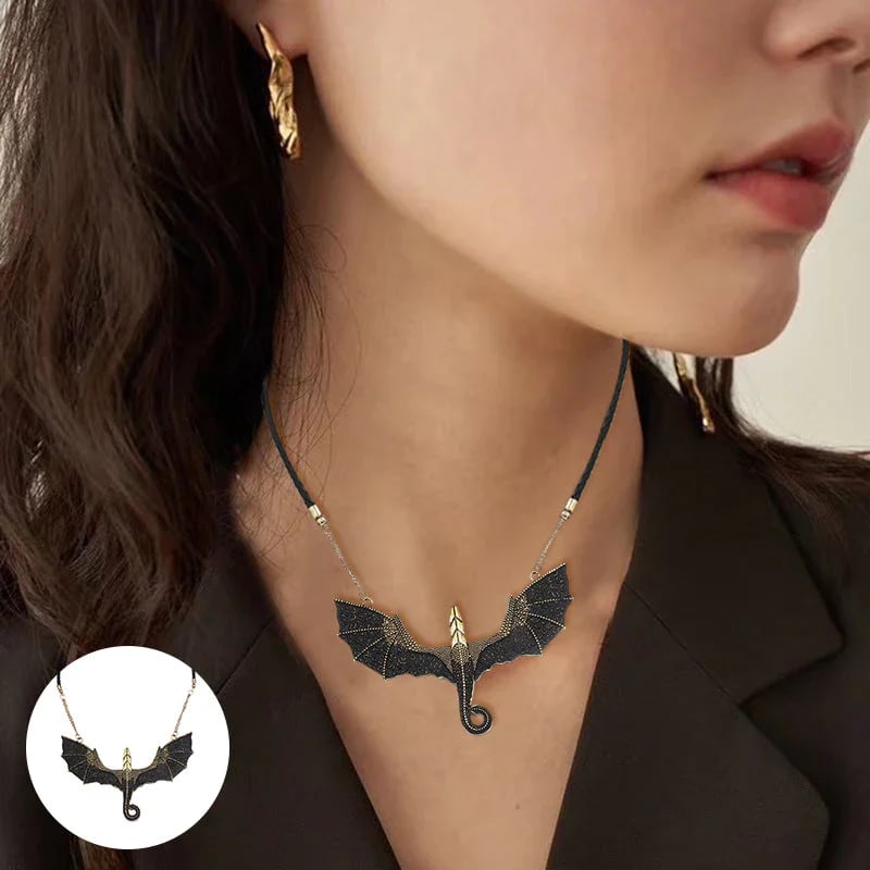 Halsband med Svart Bevingad Flygande Drake