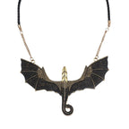Halsband med Svart Bevingad Flygande Drake