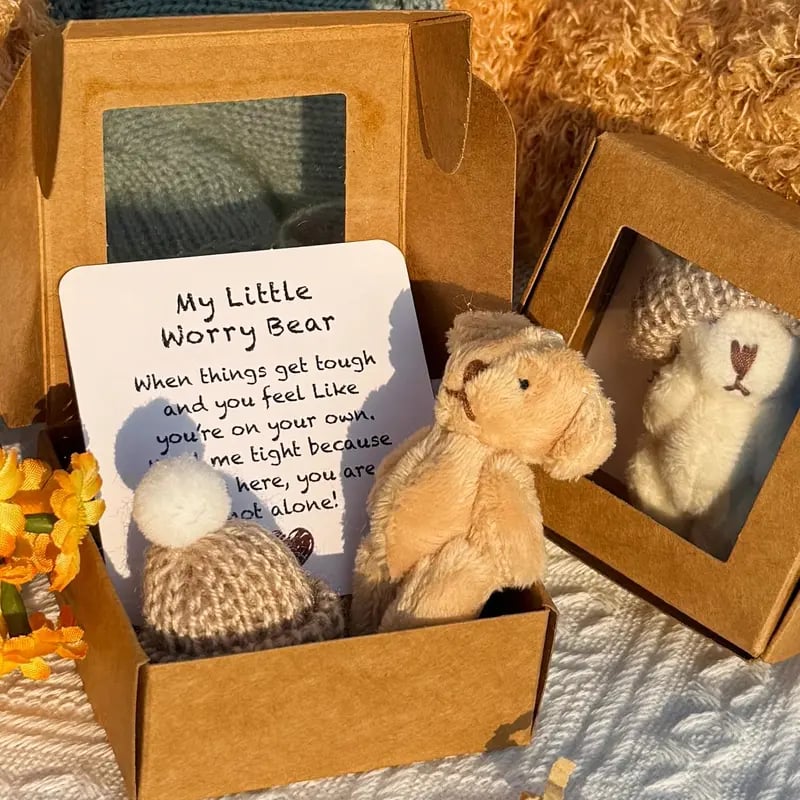 (Köp 1 få 1 gratis)Mini plyschnalle i låda