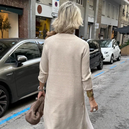 Elegant stickad midiklänning för damer med slits på sidan