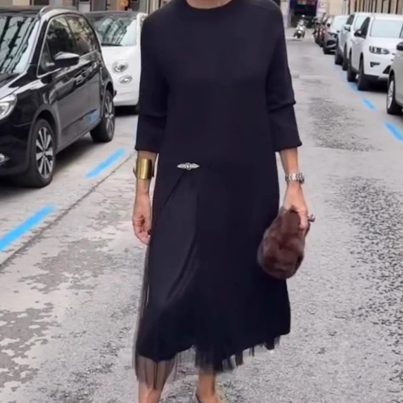 Elegant stickad midiklänning för damer med slits på sidan